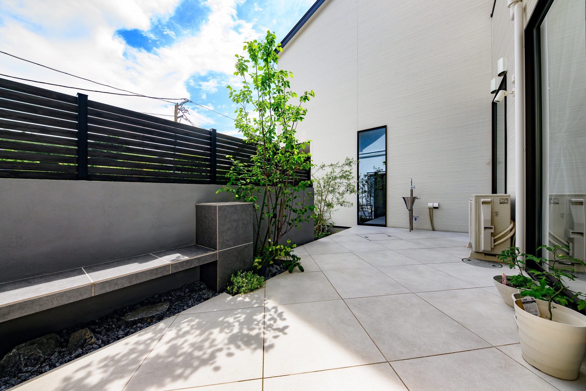 アイアンの鳥さん　外構・屋根　洋瓦に使用 瓦『飛鳥野瓦』 栄四郎瓦 | イプロス