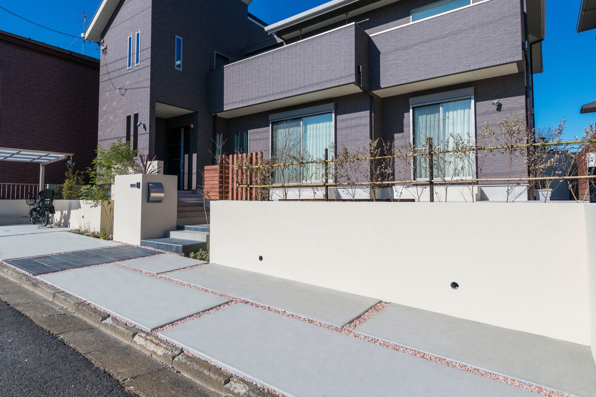 八王子市 新築外構 ゆったりとした階段のあるモダンエクステリア