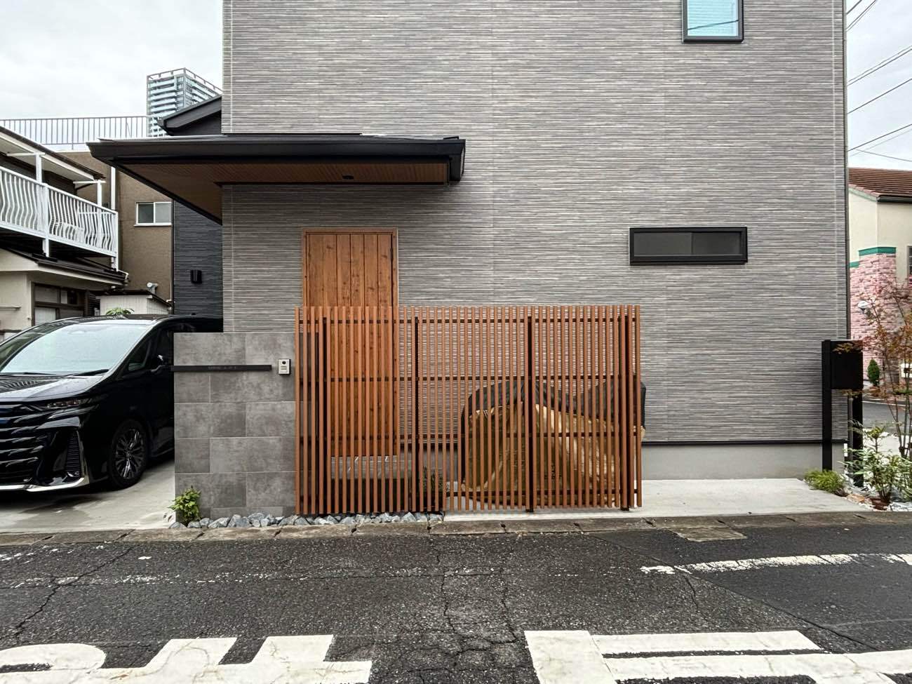 八王子市 目隠しフェンスのある新築外構が完成しました。┃八王子市 