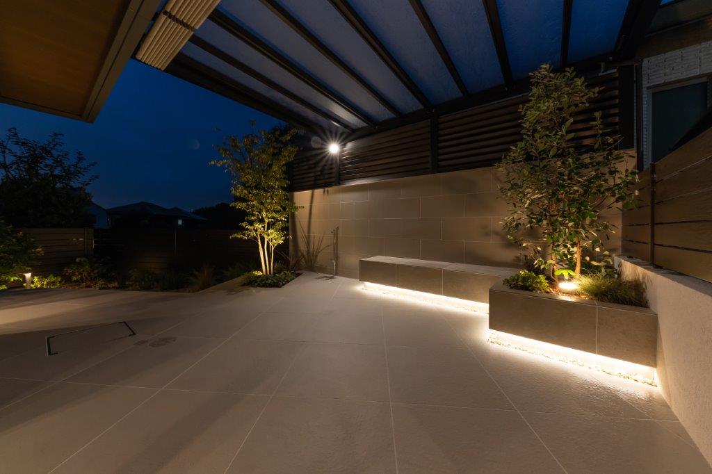 八王子市 ルーフ付きタイルデッキで優雅に過ごすお庭┃八王子市 東京都