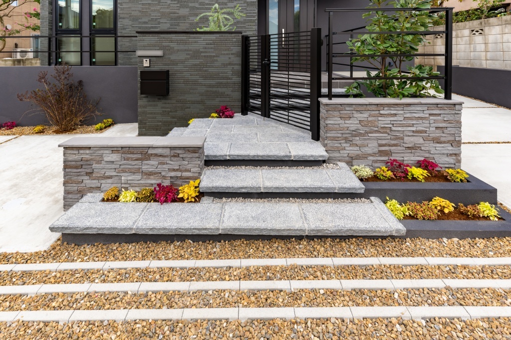 川崎市 浮き階段に魅せられる外構 八王子市 エクステリア サンケンプラネット